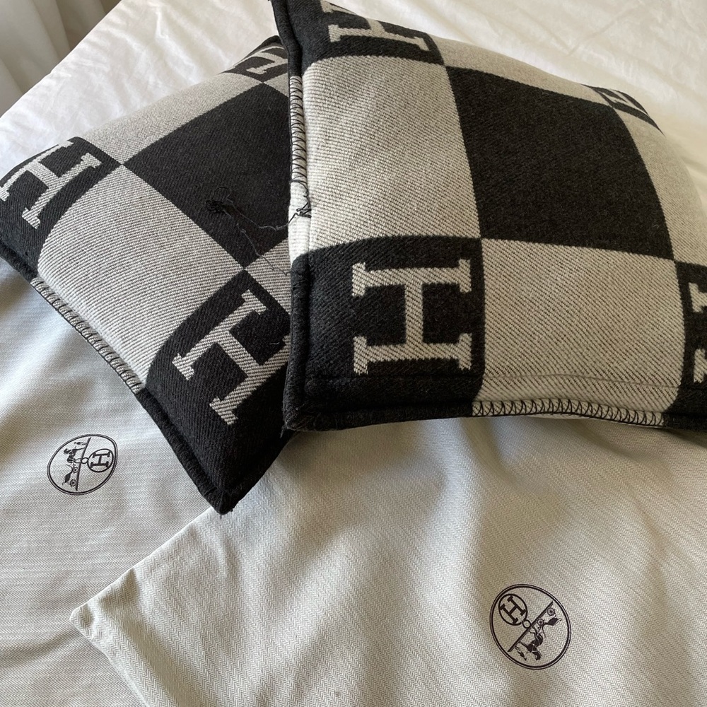 Hermes Avalon large pillows